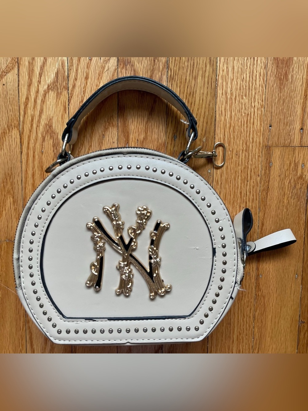 Cream bag with New York embroidery